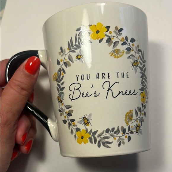 🐝 Set of 2 Mugs cute message “You’re the Bees Knees” Yellow White Black 🐝 - Picture 15 of 16